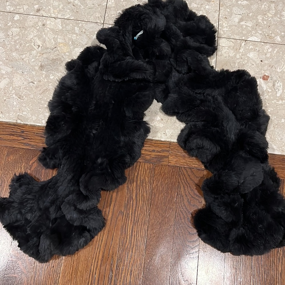 Jocelyn 100% Rabbit Scarf - Picture 2 of 3